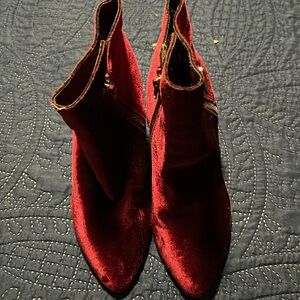 Rouge Helium Crimson Velvet Booties